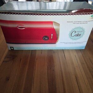 Cricut Cake Decorating Machine With Cake Tools